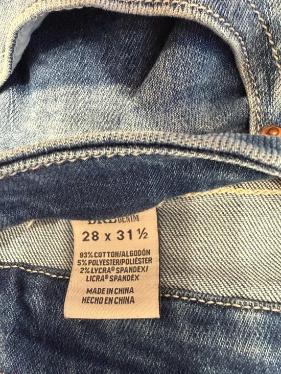 BKE Women's Flared Jeans in Light Blue Wash - Picture 4 of 7